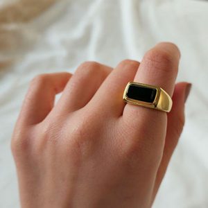 detalle anillo isabela de la marca elas collection