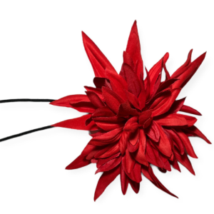 choker minerva flor roja con cordón negro de la marca elas collection